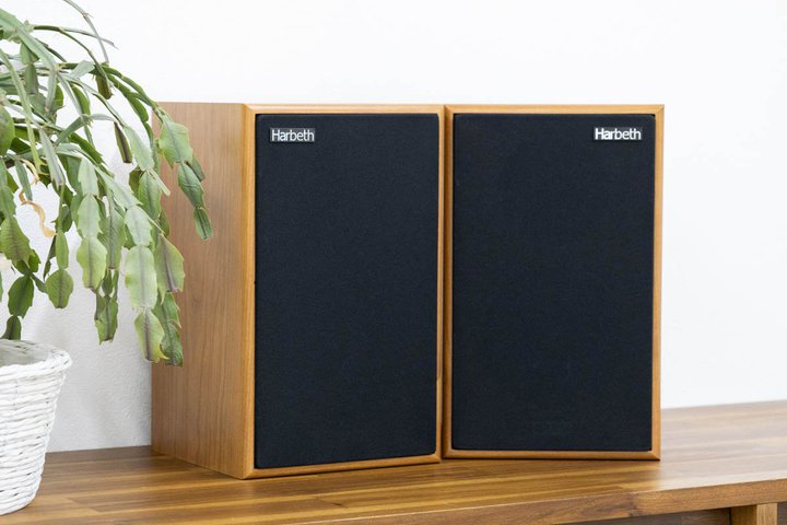 HARBETH�͌Â��āA��ɐV�����B�����ƍ������j�^�[���\�𗼗����鏬�^2�E�F�C�uHL-P3ESR XD2�v��2��̃v�����C���Œ���