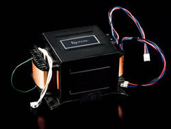 I-03�ɓ��ڂ��ꂽ����10kg�𒴂����e�ʃJ�X�^���E�g�����X