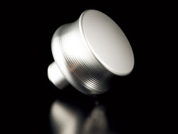 I-03�̃{�����[���m�u�̓A���~���o�����Ŕ����ȋȖʂ������Ă���